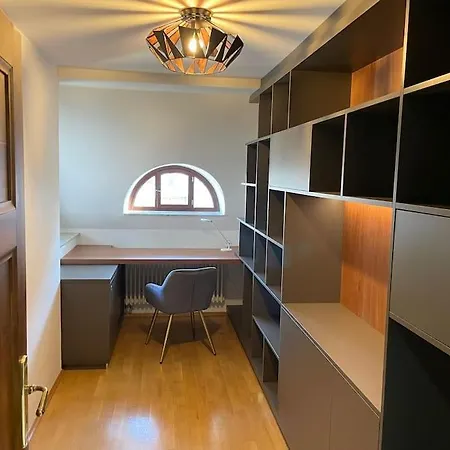 Verwunsches Haus Mit Parkplatz In Bester Lage *